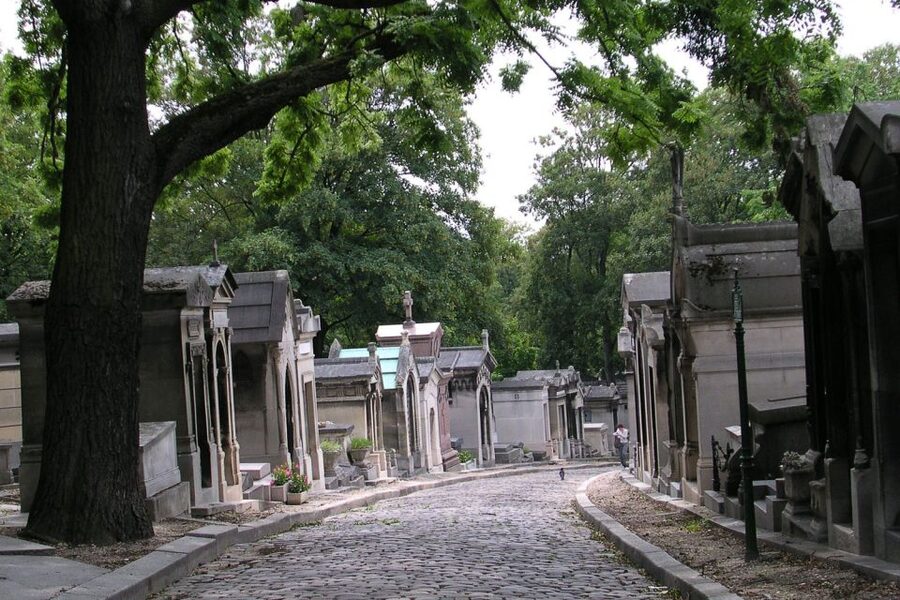 Paris: Père Lachaise Cemetery Guided Tour - 12 guests 2,5h - Price and value at about $61 per person