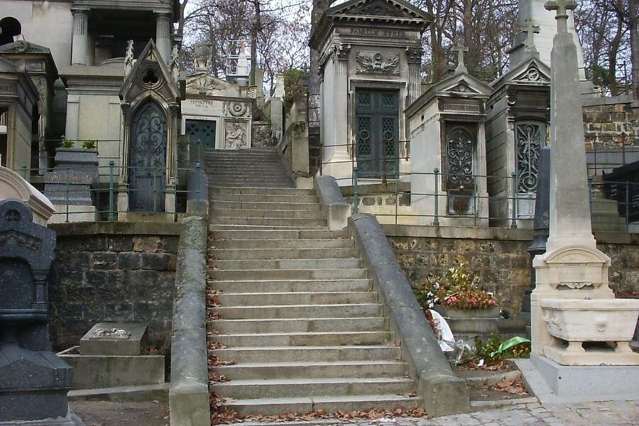 Paris: Père Lachaise Cemetery Guided Tour - 12 guests 2,5h - What 2.5 hours covers, and how to pace yourself