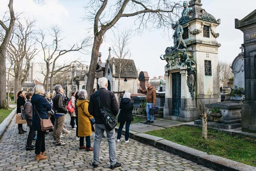 Paris: Pere Lachaise Cemetery Guided Tour - Other Stops That Add Depth: Isadora Duncan and Gertrude Stein