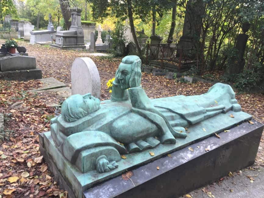 Paris: Père Lachaise Cemetery Visit with Seine River Cruise - Père Lachaise Cemetery: walk, pause, and let it sink in