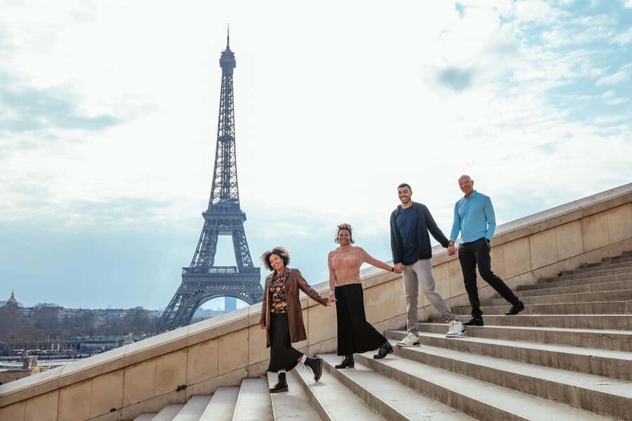 Paris photographer 1 hour near the Eiffel Tower or in Paris - Key highlights you can feel in the results