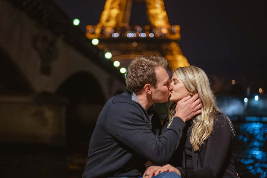 Paris photographer 1 hour near the Eiffel Tower or in Paris - Pose tips you can use immediately, even after the shoot