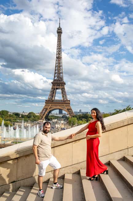 Paris: Photoshoot Around Eiffel Tower with 55 Edited Photos - Languages, Accessibility, and Who This Fits Best