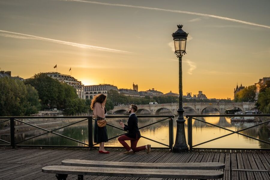 Paris: Premium Film Director Photoshoot & Natural Direction - Timing in Paris: Daylight, Golden Hour, and Kids