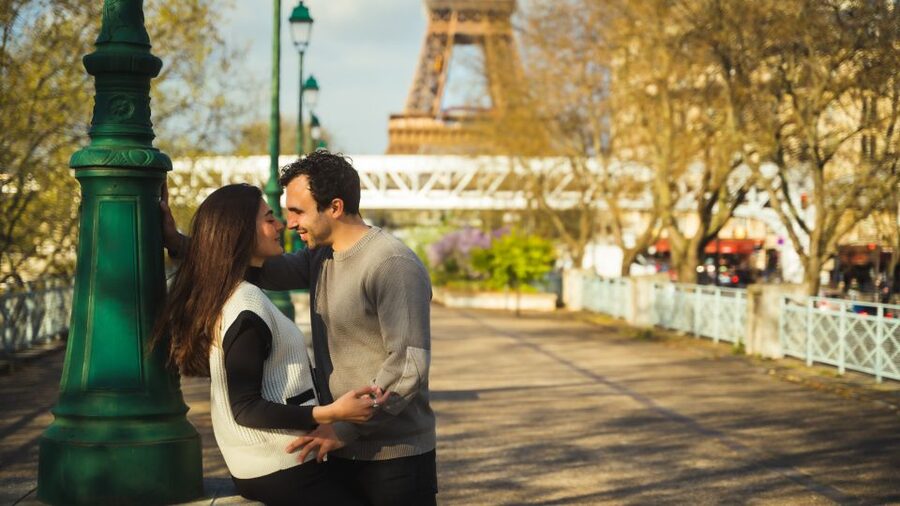 Paris: Premium Film Director Photoshoot & Natural Direction - What to Wear and Bring for Photos That Look Real