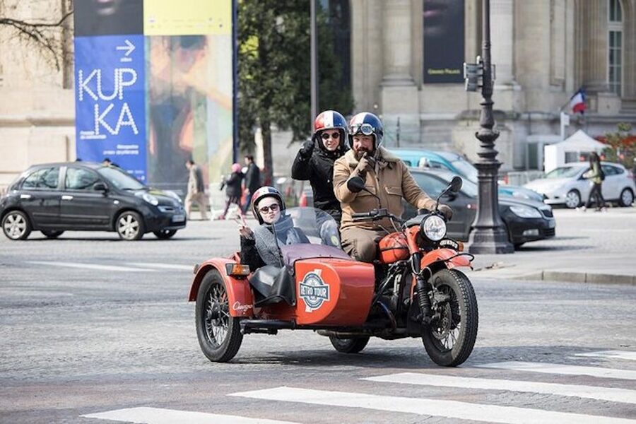 Paris Premium & Private Highlights city tour on Sidecar - Route Choice: Île de la Cité and Notre-Dame or the Seine Piers and Eiffel Tower
