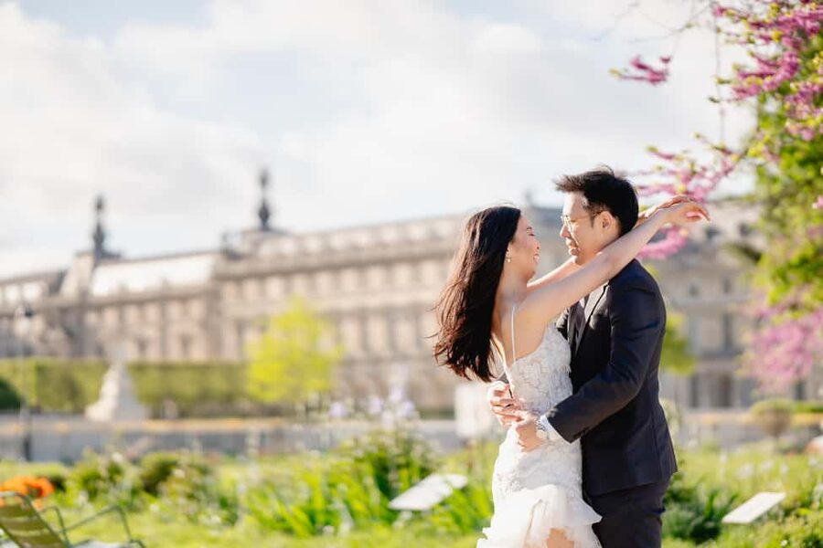 Paris: Premium Professional Photo Shoot - You pick the Paris stops, from the Eiffel Tower area to Montmartre streets