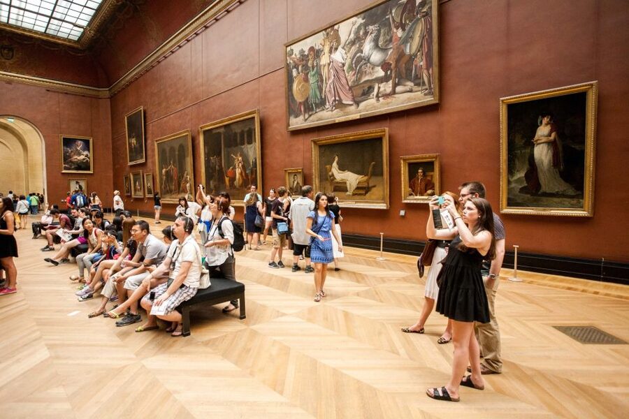 Paris: Priority Access, Guided Louvre Museum Tour w/ Expert - Who this tour suits best, and who should think twice