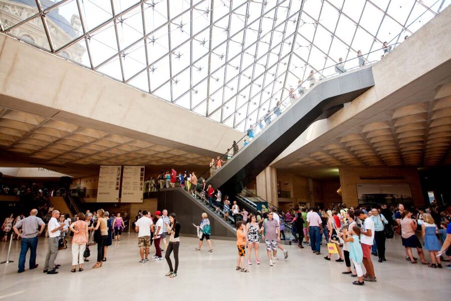 Paris: Priority Access, Guided Louvre Museum Tour w/ Expert - Start in the Tuileries Gardens, then walk into the Louvre’s biggest moments