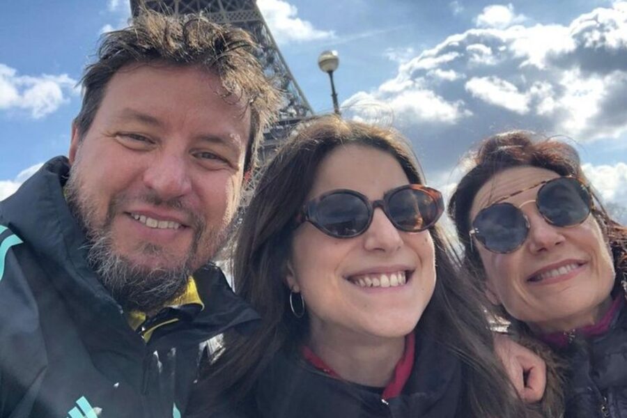 Paris: Private Custom Walking tour with A Local Guide - Getting started right: hotel pickup and your guide’s pre-message