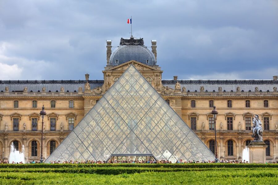 Paris: Private Family Tour, Highlights and Museum Visit - Nelson Mandela Garden and Stravinsky Fountain for Actual Playtime