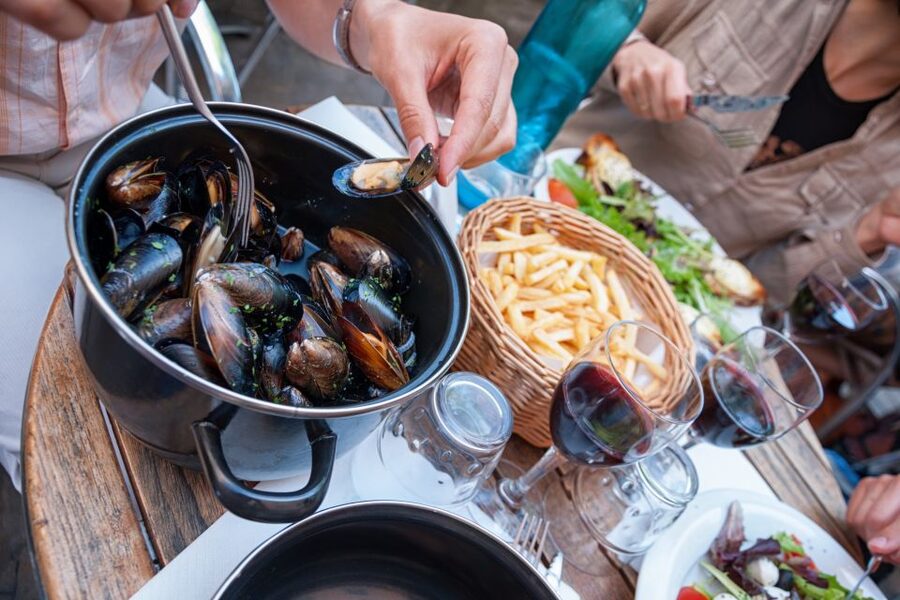 Paris: Private Food and Wine Tour in Le Marais - The guide factor: why private really changes the tour