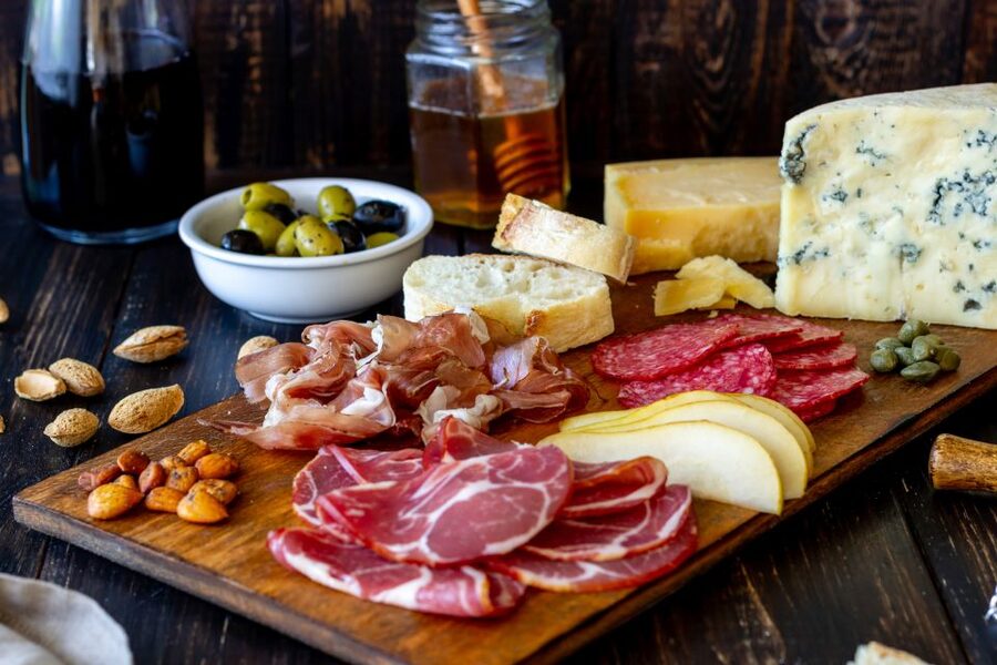 Paris: Private Food and Wine Tour in Le Marais - Where you meet, how the timing works, and what to wear