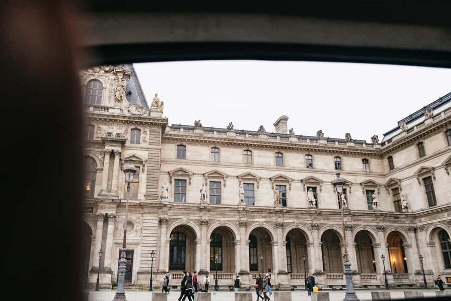 Paris: Private Guided City Tour in a Traction Avant or DS 21 - Grand Paris axis: Place de la Concorde to Champs-Élysées
