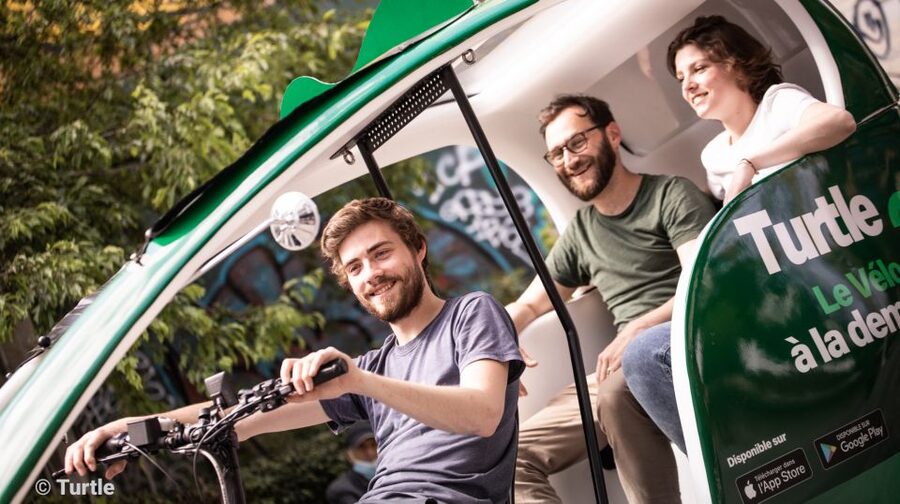 Paris: Private guided tour in Rickshaw bike - Gustave Eiffel - Weather protections and the comfort factor for a rain-or-shine ride