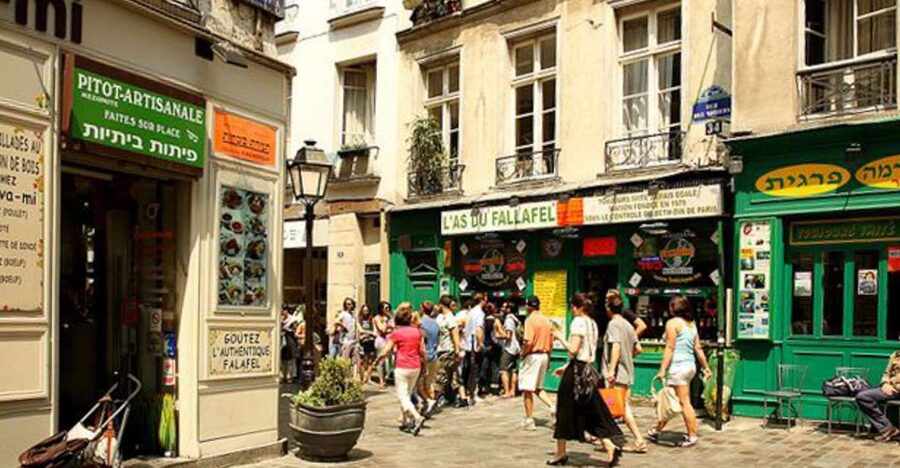 Paris: Private Guided Tour of Marais disctrict - Finding the group at Saint Paul and 135 Rue Saint-Antoine