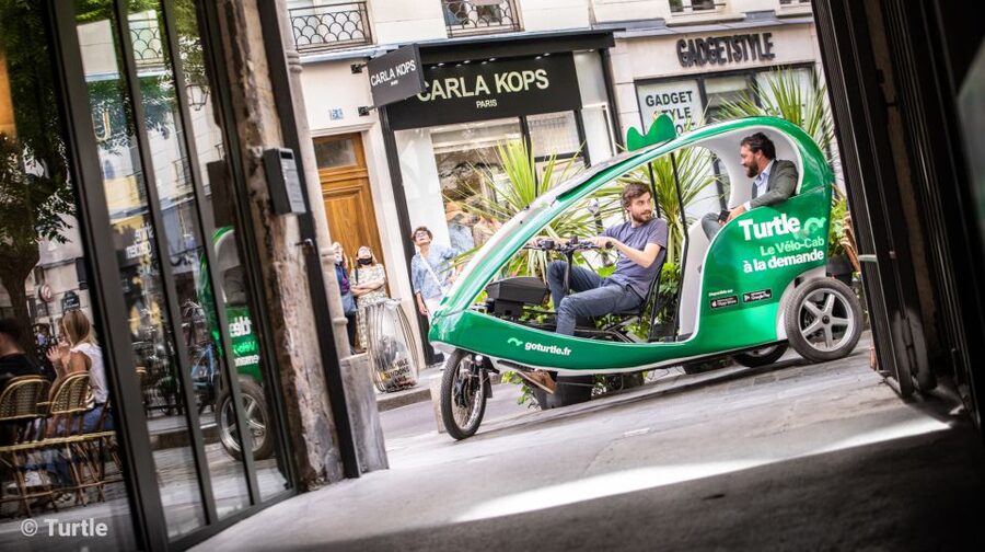 Paris : Private guided tour Rickshaw bike - Saint-Germain - Language support that helps you actually understand what you see