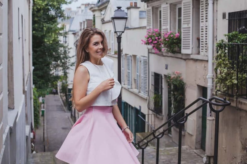 Paris: Private Montmartre Photoshoot with Parisian Charm - Why a Private Montmartre Photoshoot Beats a Selfie Loop
