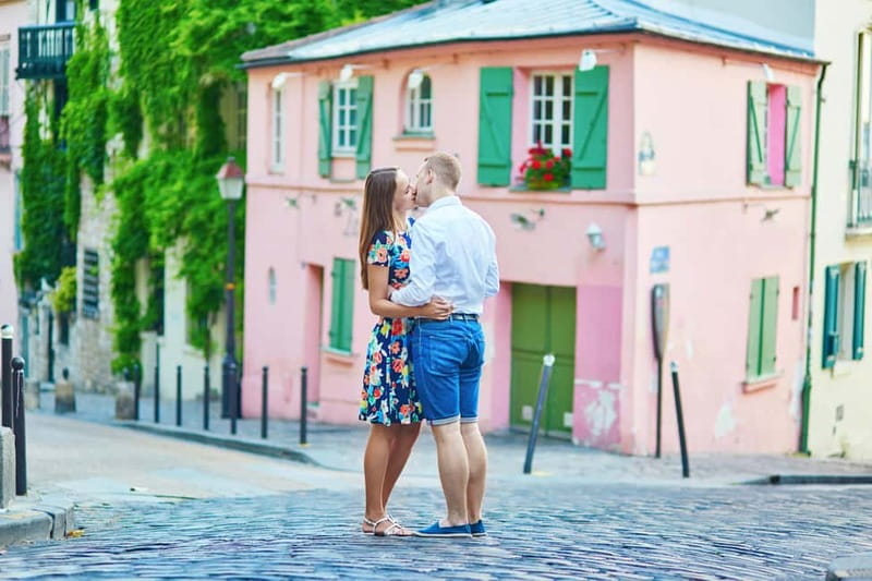 Paris: Private Montmartre Photoshoot with Parisian Charm - Sacré-Cœur Views and Stairways: Getting the Angles Without the Stress