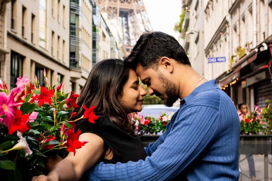 Paris: Private Photo Shoot in Two Locations - How the posing guidance keeps the photos natural