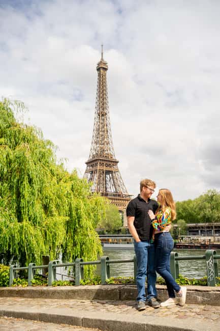 Paris: Private Photoshoot at the Eiffel Tower - Posing tips you’ll get on the spot (so you do not have to guess)