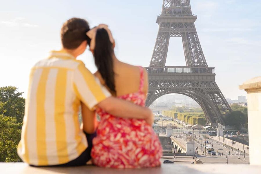 Paris: Private Photoshoot at the Eiffel Tower - Where the photographer helps most: light, angles, and crowd sense