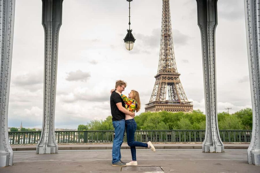 Paris: Private Photoshoot at the Eiffel Tower - Who should book this Eiffel Tower photoshoot