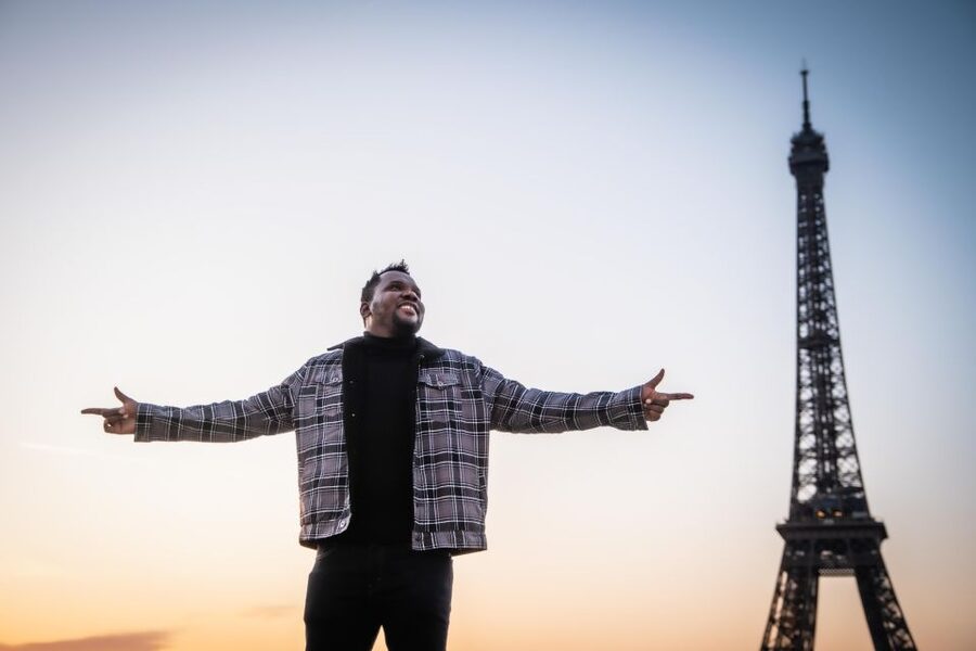 Paris: Private Photoshoot Near Eiffel Tower 55 Photos - Timing and Weather: Morning Light, Drizzle, and Quick Adjustments
