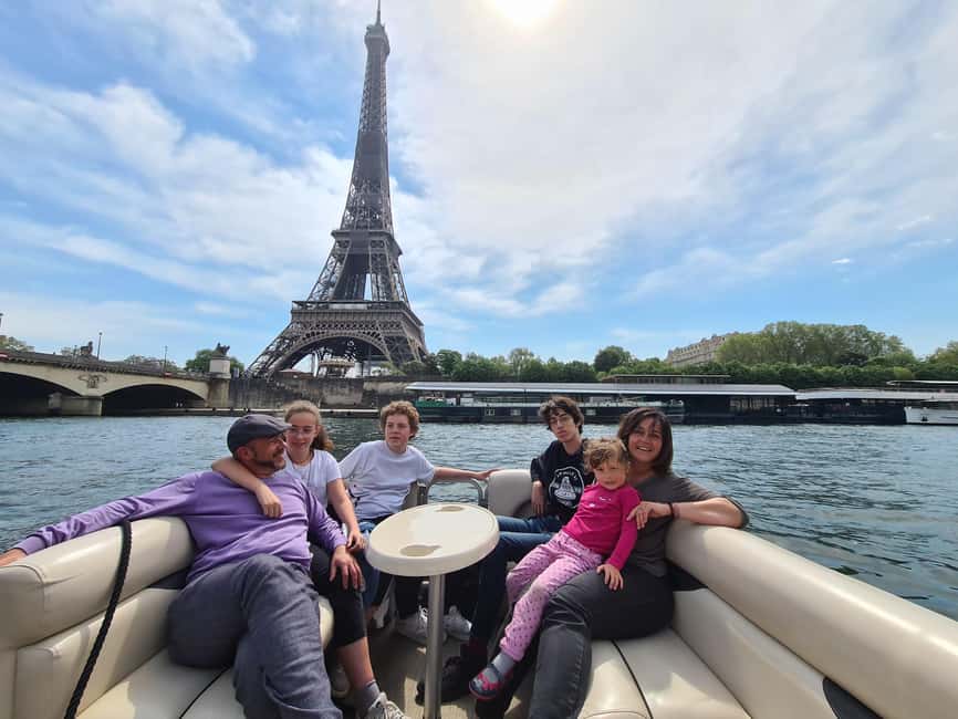 Paris: Private pontoon boat cruise on the Seine - Private pontoon boat on the Seine: the real difference you will feel