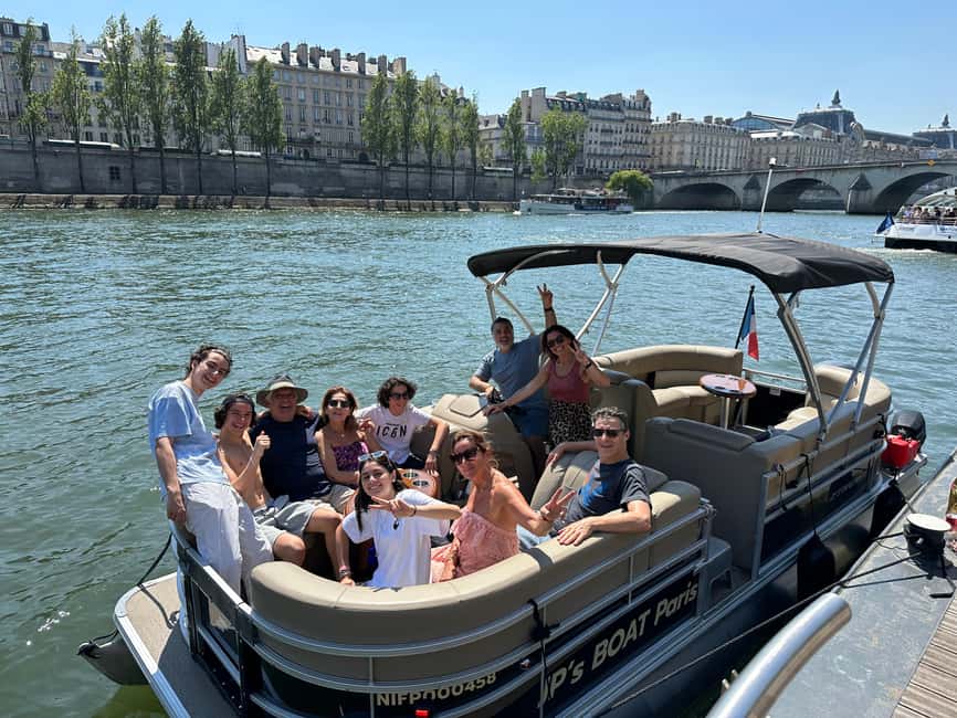 Paris: Private Seine River Cruise - The big Seine lineup: Louvre, Eiffel Tower, and Île de la Cité
