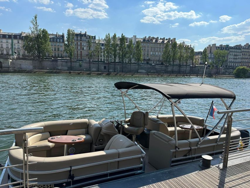 Paris: Private Seine River Cruise - Île aux Cygnes and the lighter, scenic moments