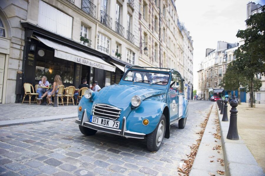 Paris: Private Sightseeing Tour in Citroën 2CV - The Big Stops: Eiffel Tower and Louvre Photos That Actually Work