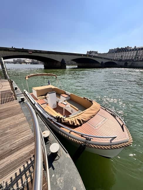 Paris: Private Small Boat Cruise with Rosé and Macarons - Rosé, macarons, and the small details that make it feel like a treat
