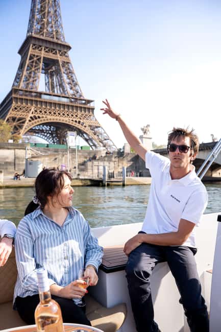 Paris: Private Small Boat Cruise with Rosé and Macarons - Captains and guides, what the best ones do for you