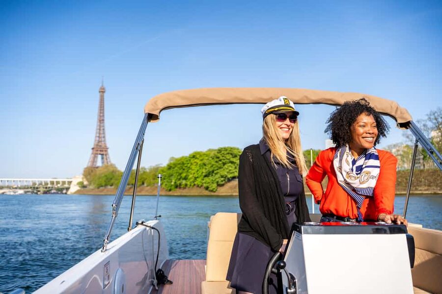 Paris: Private Small Boat Cruise with Rosé and Macarons - Timing, weather, and how to plan your dinner afterward