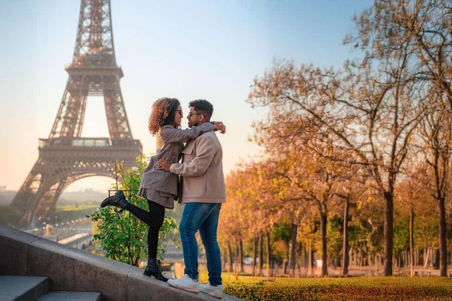 Paris: Professional Photoshoot with the Eiffel Tower - How your 30 to 60 minutes gets you multiple backgrounds