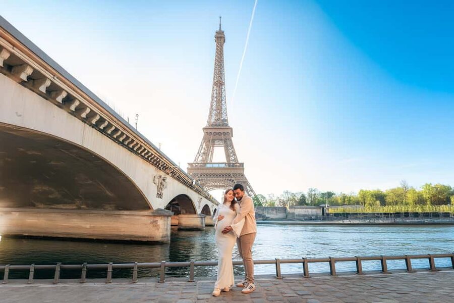 Paris: Professional Photoshoot with the Eiffel Tower - The real secret is the posing coaching