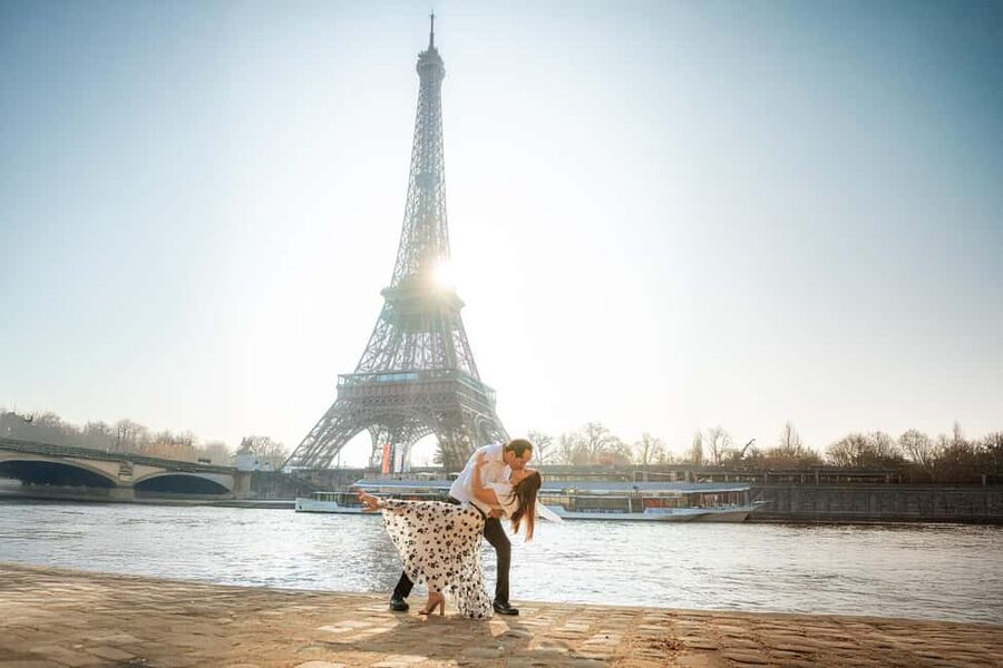 Paris: Professional Photoshoot with the Eiffel Tower - Practical tips to get the best photos, fast