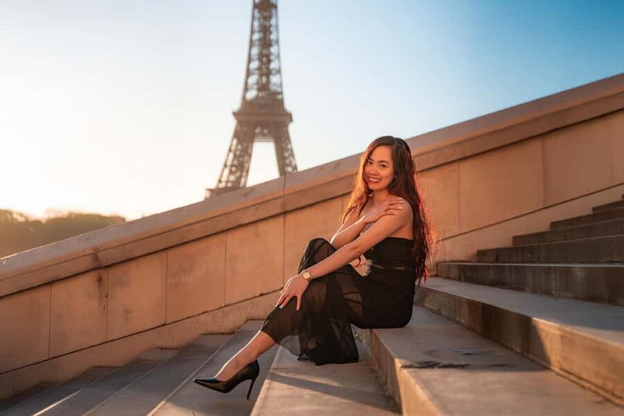 Paris: Professional Photoshoot with the Eiffel Tower - Who should book this Eiffel Tower photoshoot?