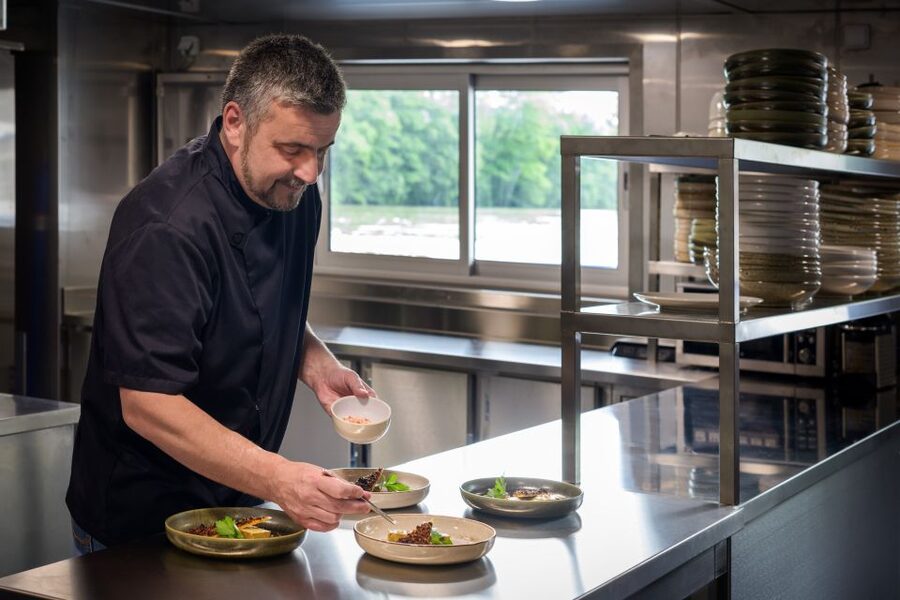 Paris: Romantic Cruise with 3-course Dinner on Seine River - Food on Board: The Chef-Prepared 3-Course Dinner