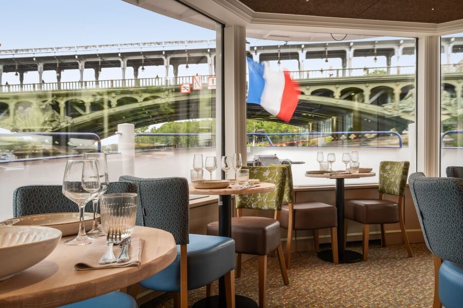Paris: Romantic Cruise with 3-course Dinner on Seine River - Drinks, Photos, and the Small Extras That Affect Your Total