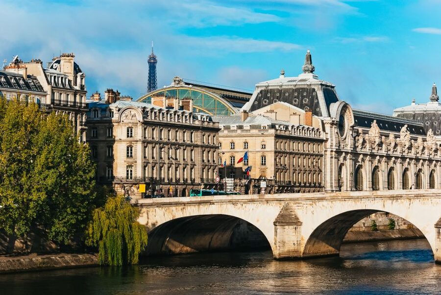 Paris: Romantic Cruise with 3-course Dinner on Seine River - The Start Point: Île aux Cygnes and Getting on Board