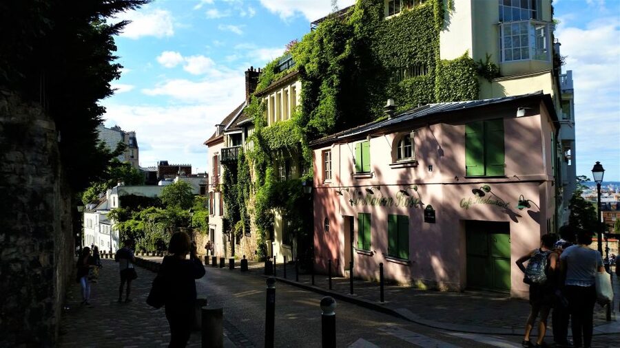 Paris: Sacré-Coeur and Montmartre Tour with Expert Guide - The basilica story you will actually remember