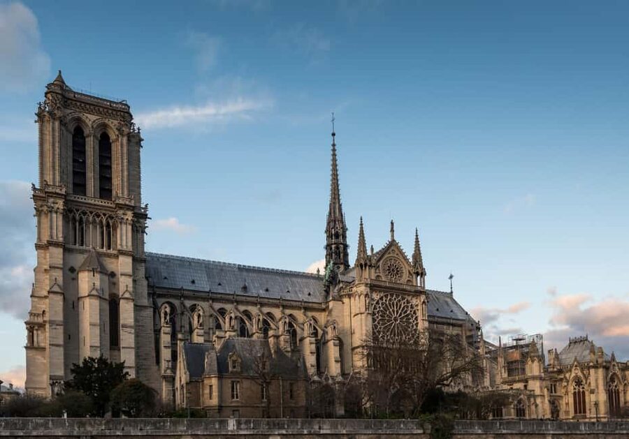 Paris: Sainte-Chapelle Entry with Notre Dame Outdoor Tour - Meeting at Pont au Double: The Easiest Way to Start Without Stress