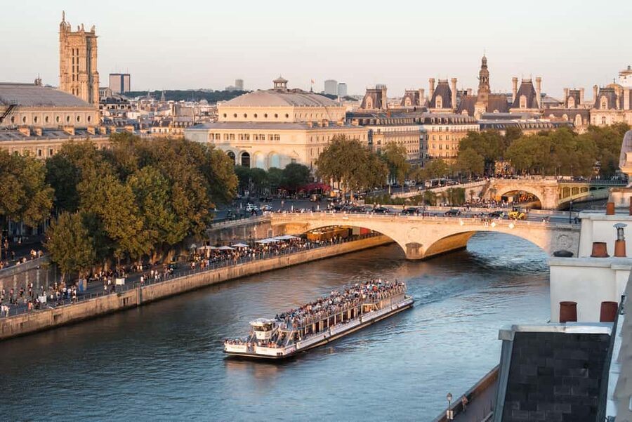 Paris : Scenic Cruise on the Seine River with Champagne - Timing flexibility: booking a time, then using what fits