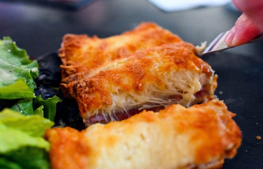 Paris: Secret Food of Le Marais Walking and Tasting Tour - Getting oriented in the Marais at Saint Paul