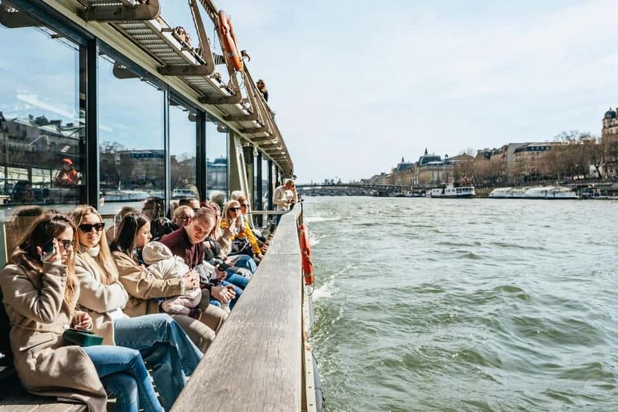 Paris: Seine Cruise and Macaron Tasting by the Eiffel Tower - A 1-hour Seine cruise that fits real Paris schedules
