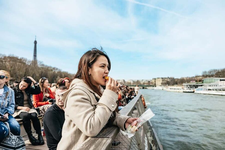Paris: Seine Cruise and Macaron Tasting by the Eiffel Tower - Price and value: why $21 can work in Paris
