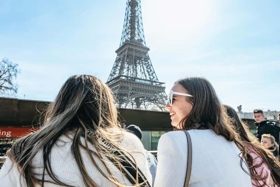 Paris: Seine Cruise and Macaron Tasting by the Eiffel Tower - Should you book this Seine cruise with macaron tasting?