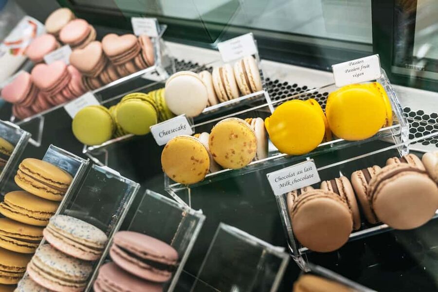 Paris: Seine Cruise and Macaron Tasting by the Eiffel Tower - Where to go: Port de la Bourdonnais Pier 3 and MAKDAMIA